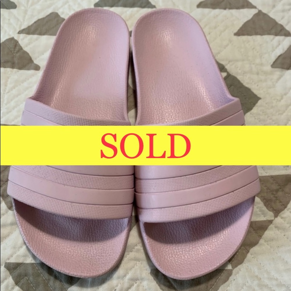 ‼️SOLD‼️Adidas Adilette Slides in Pinkl 💖👧🏻